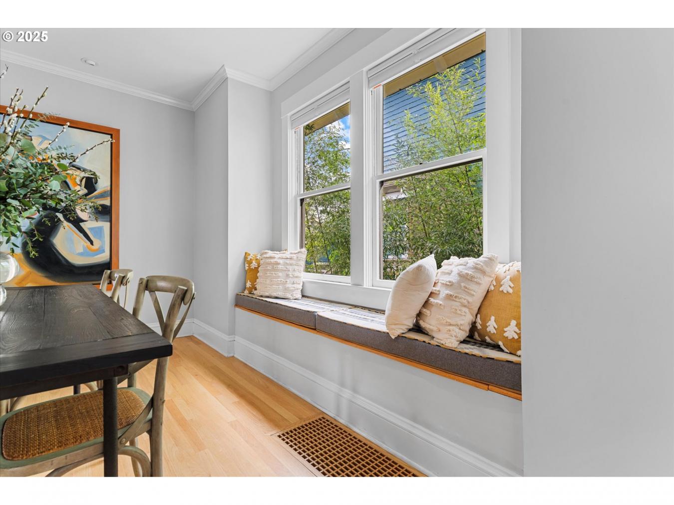 Portland, Oregon, 97214, United States, 5 Bedrooms Bedrooms, ,2 BathroomsBathrooms,Residential,For Sale,1765210