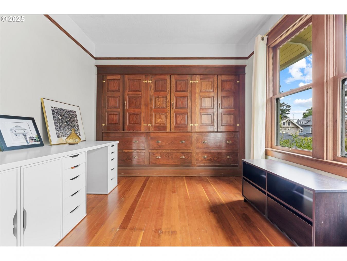 Portland, Oregon, 97214, United States, 5 Bedrooms Bedrooms, ,2 BathroomsBathrooms,Residential,For Sale,1765210