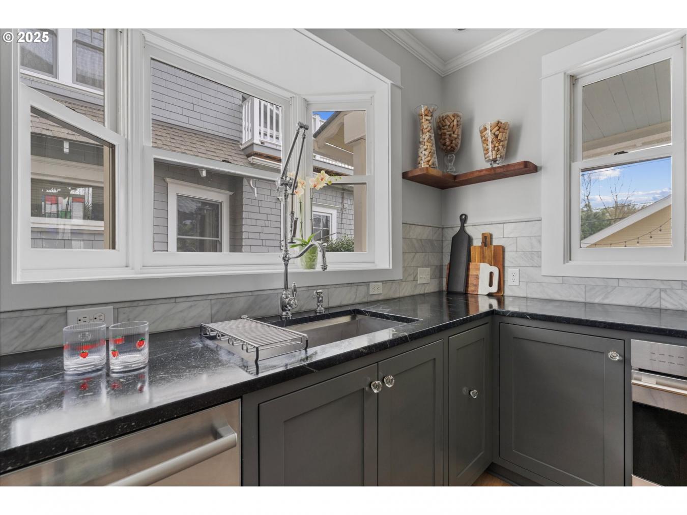 Portland, Oregon, 97214, United States, 5 Bedrooms Bedrooms, ,2 BathroomsBathrooms,Residential,For Sale,1765210