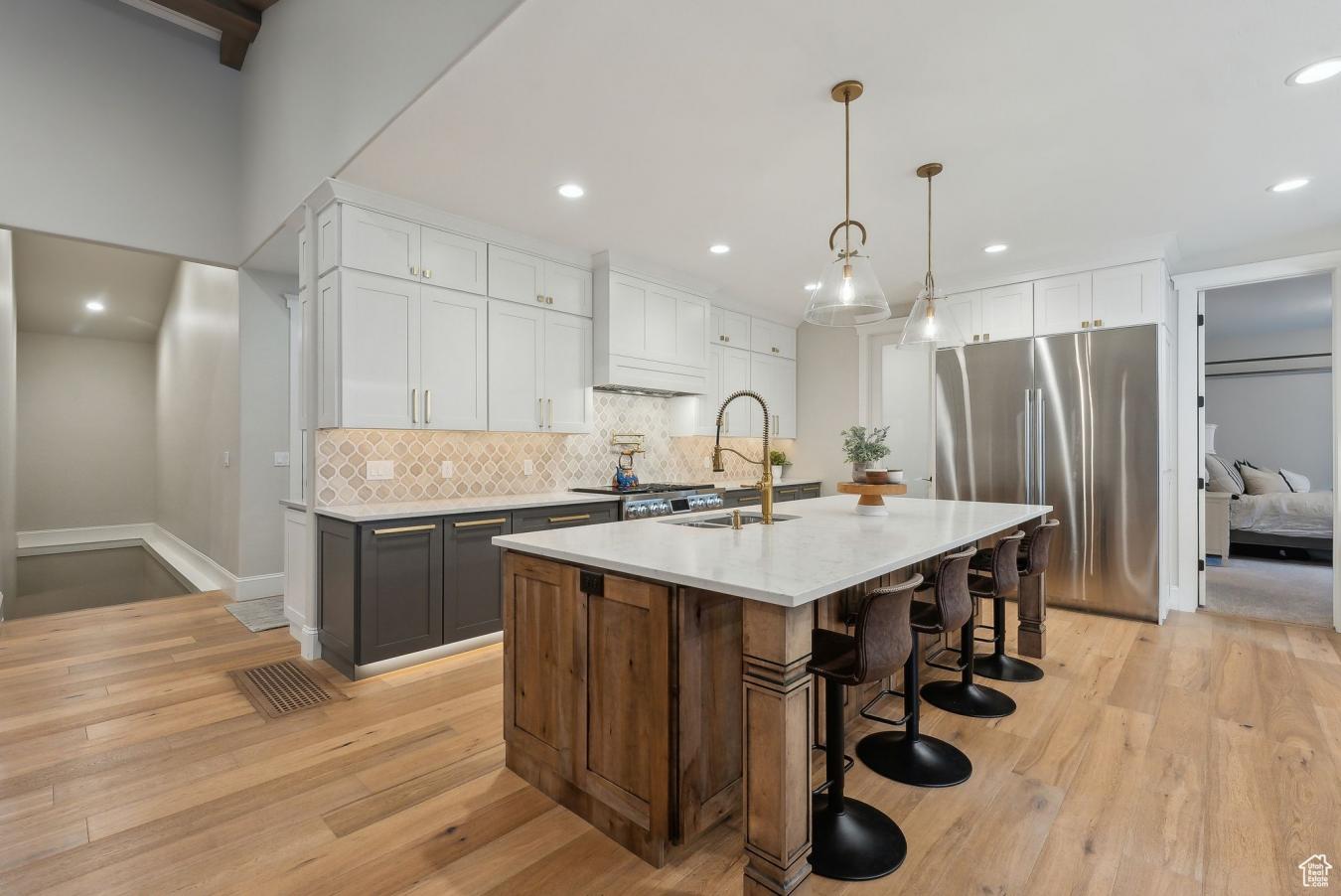 Draper, Utah, 84020, United States, 6 Bedrooms Bedrooms, ,5 BathroomsBathrooms,Residential,For Sale,1765193