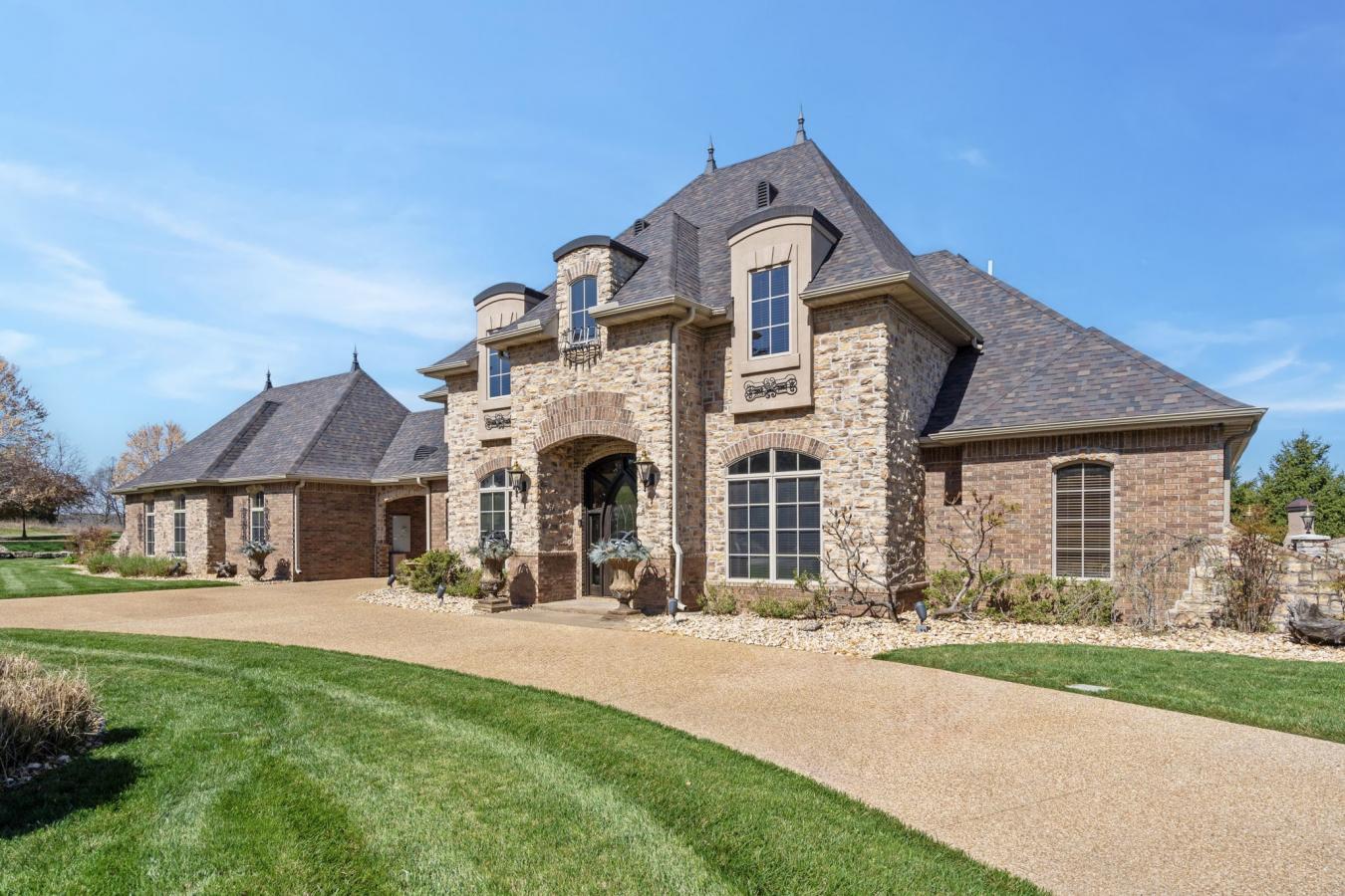 Hollister, Missouri, 65616, United States, 4 Bedrooms Bedrooms, ,4 BathroomsBathrooms,Residential,For Sale,1765156