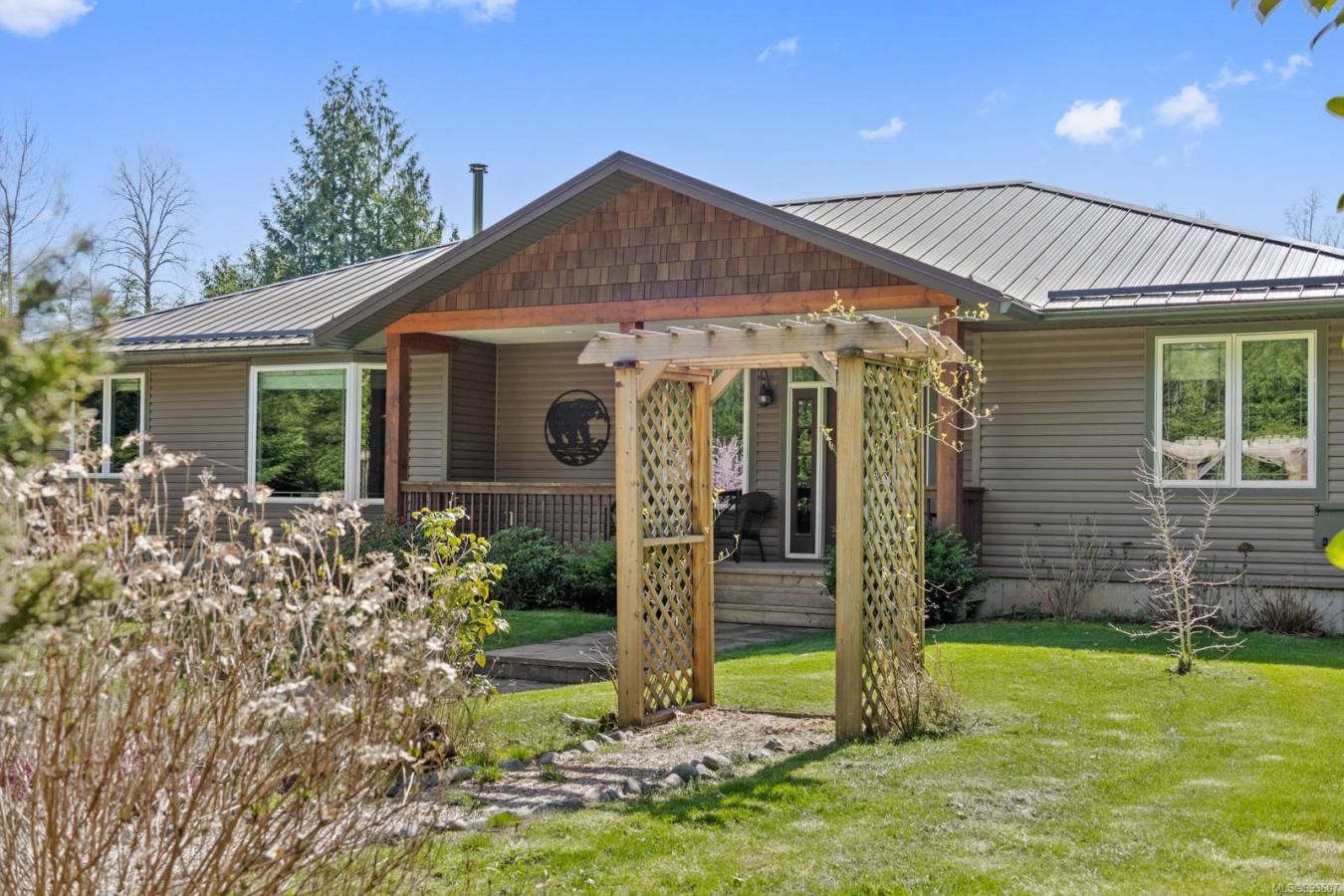 Black Creek, BC, V9J 1J3, Canada, 4 Bedrooms Bedrooms, ,3 BathroomsBathrooms,Residential,For Sale,1765153