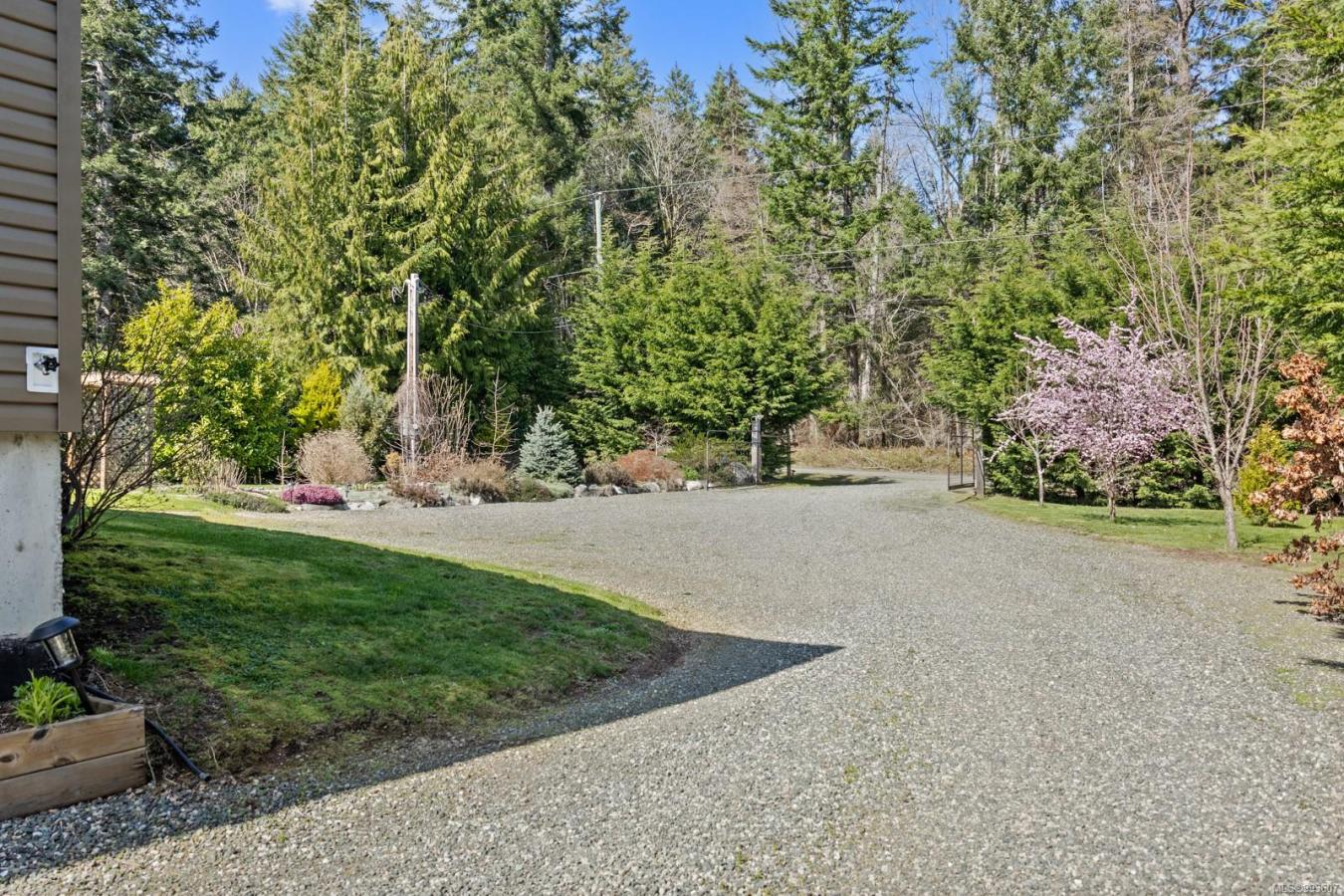 Black Creek, BC, V9J 1J3, Canada, 4 Bedrooms Bedrooms, ,3 BathroomsBathrooms,Residential,For Sale,1765153