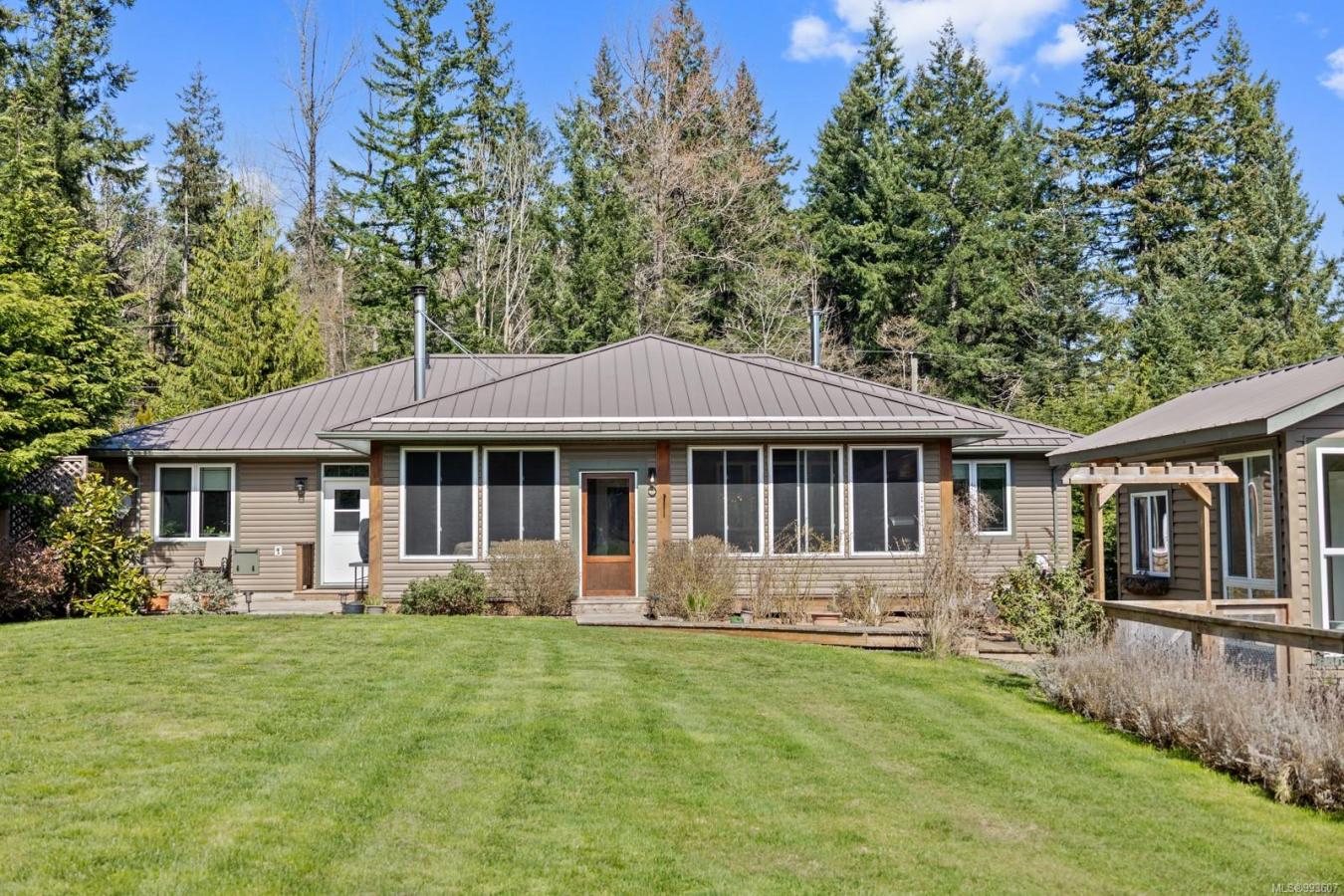Black Creek, BC, V9J 1J3, Canada, 4 Bedrooms Bedrooms, ,3 BathroomsBathrooms,Residential,For Sale,1765153