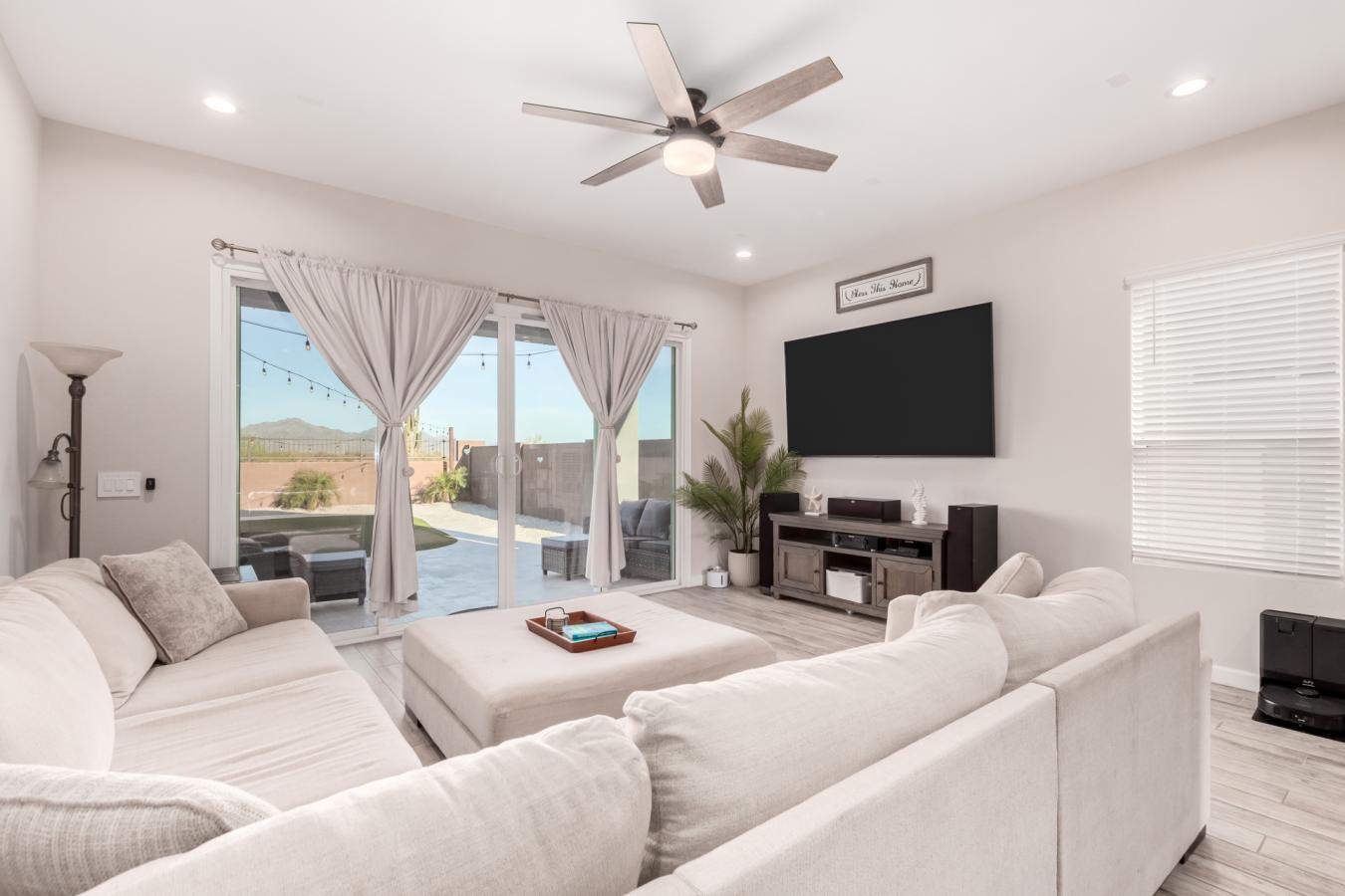 Phoenix, Arizona, 85054, United States, 5 Bedrooms Bedrooms, ,2 BathroomsBathrooms,Residential,For Sale,1765118