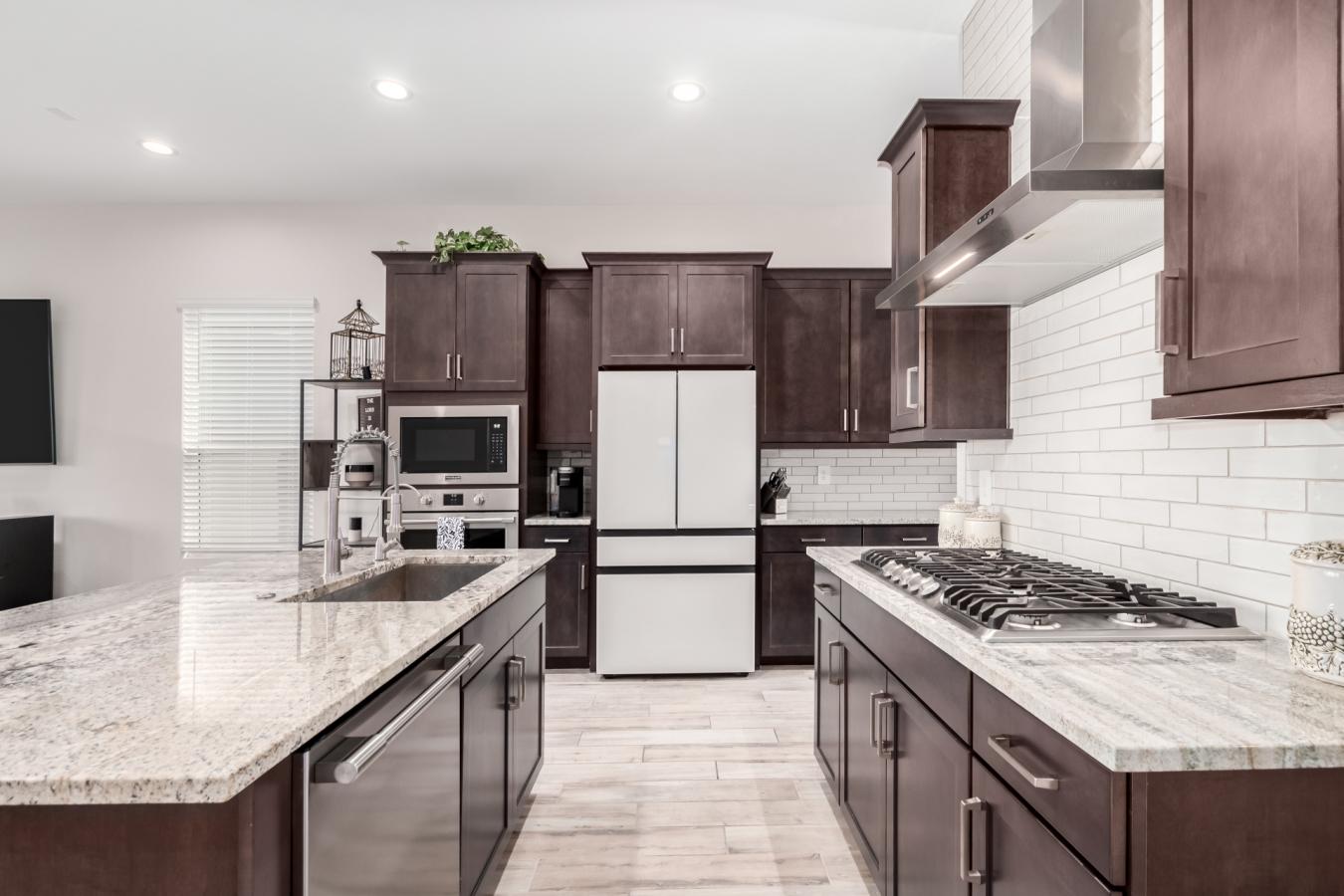 Phoenix, Arizona, 85054, United States, 5 Bedrooms Bedrooms, ,2 BathroomsBathrooms,Residential,For Sale,1765118