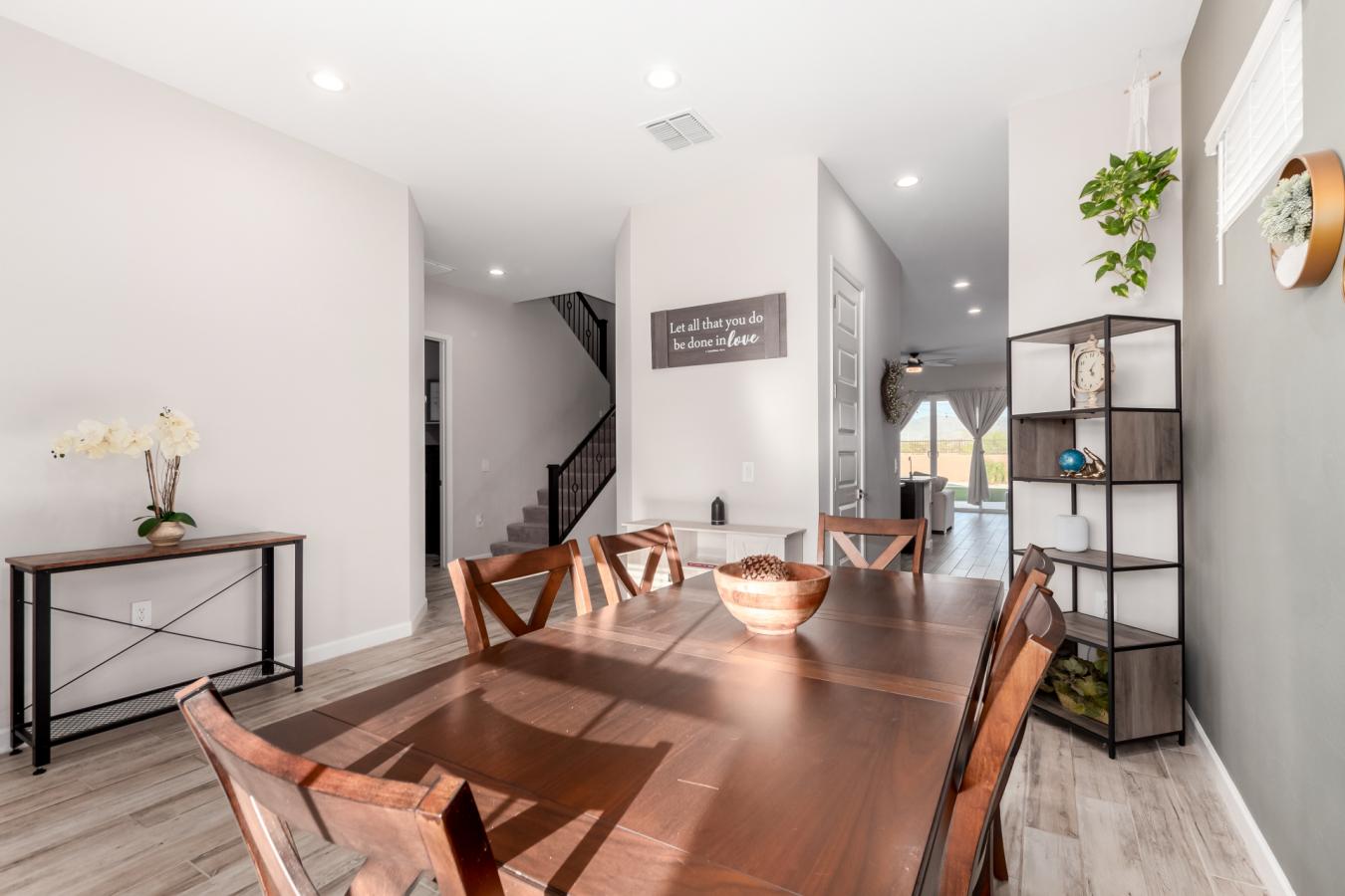 Phoenix, Arizona, 85054, United States, 5 Bedrooms Bedrooms, ,2 BathroomsBathrooms,Residential,For Sale,1765118