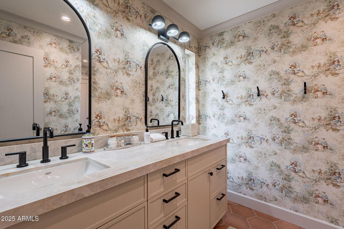 Scottsdale, Arizona, 85251, United States, 4 Bedrooms Bedrooms, ,2 BathroomsBathrooms,Residential,For Sale,1765110