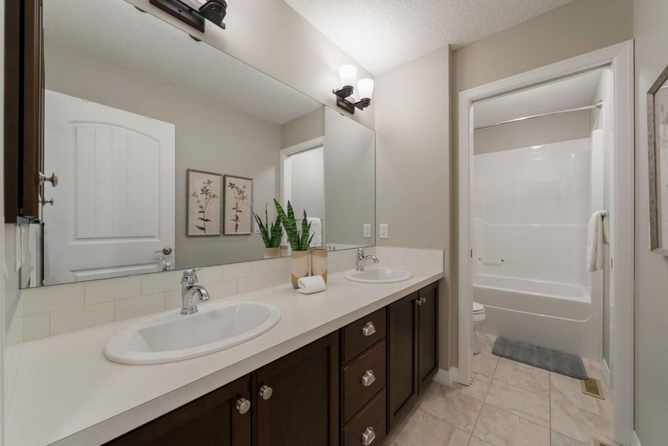 Cochrane, AB, T4C 0V4, Canada, 4 Bedrooms Bedrooms, ,3 BathroomsBathrooms,Residential,For Sale,1765103