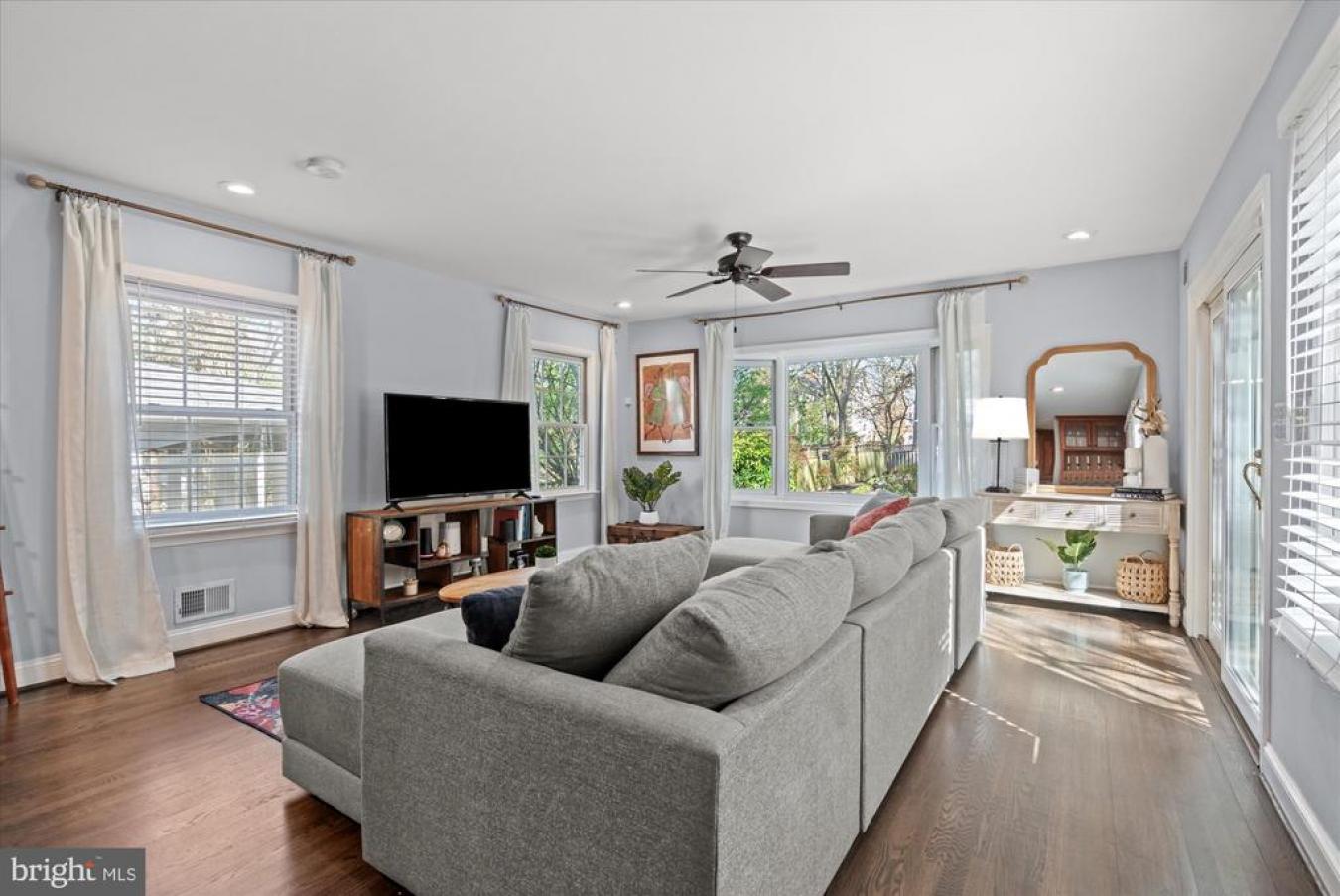 Arlington, Virginia, 22205, United States, 4 Bedrooms Bedrooms, ,3 BathroomsBathrooms,Residential,For Sale,1768900