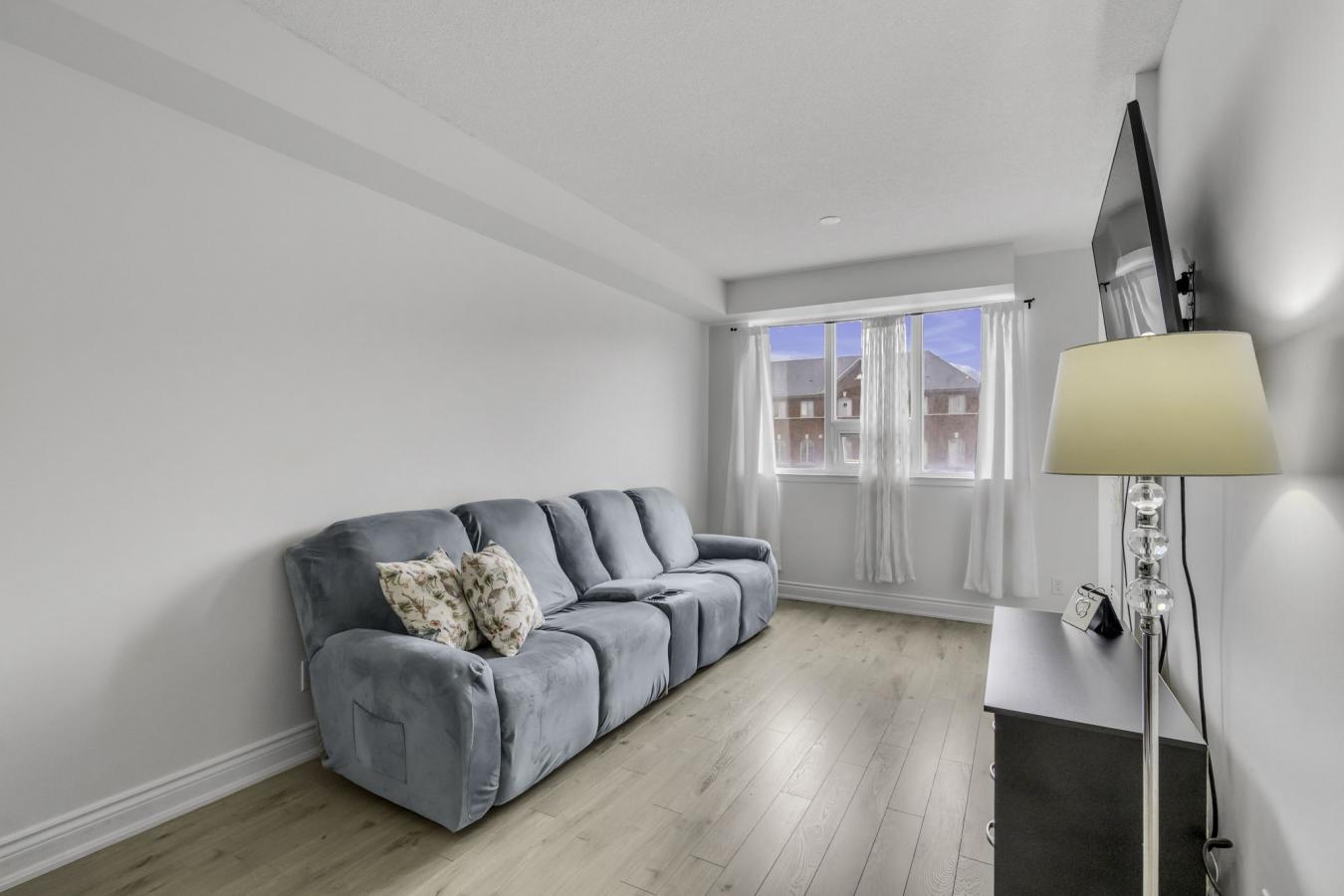 Markham, ON, L6E0T4, Canada, 1 Bedroom Bedrooms, ,1 BathroomBathrooms,Residential,For Sale,1769188