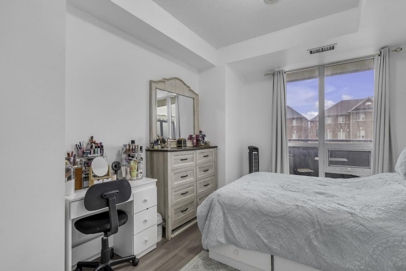 Markham, ON, L6E0T4, Canada, 1 Bedroom Bedrooms, ,1 BathroomBathrooms,Residential,For Sale,1769188