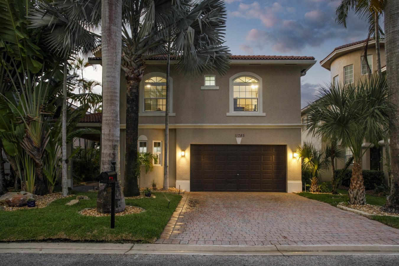 Plantation, Florida, 33325, United States, 5 Bedrooms Bedrooms, ,2 BathroomsBathrooms,Residential,For Sale,1771321
