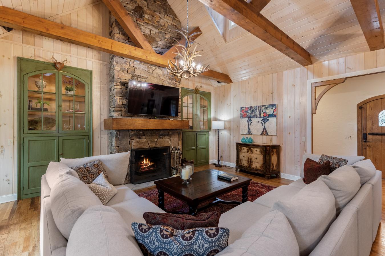 Highlands, North Carolina, 28741, United States, 4 Bedrooms Bedrooms, ,4 BathroomsBathrooms,Residential,For Sale,1773078