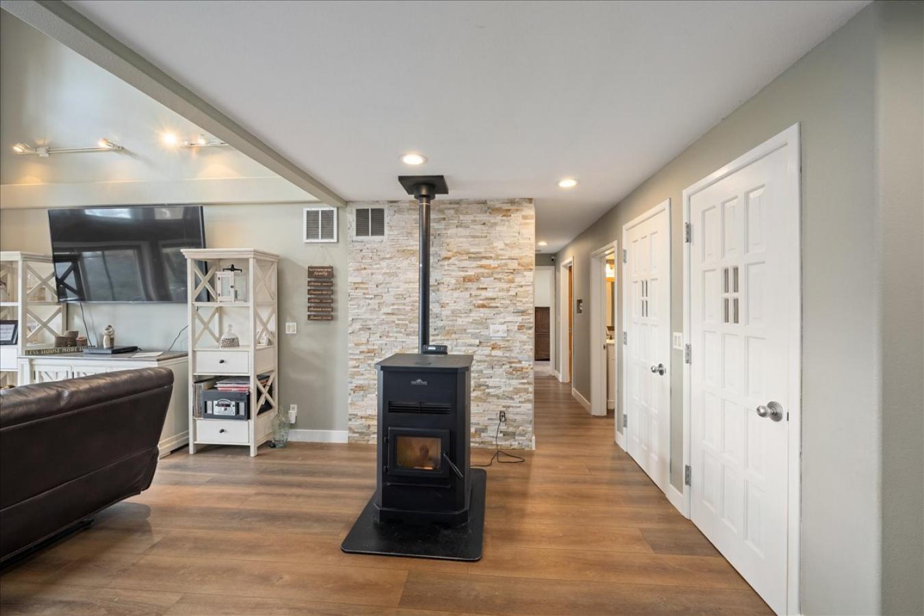 Georgetown, California, 95634, United States, 3 Bedrooms Bedrooms, ,3 BathroomsBathrooms,Residential,For Sale,1772604