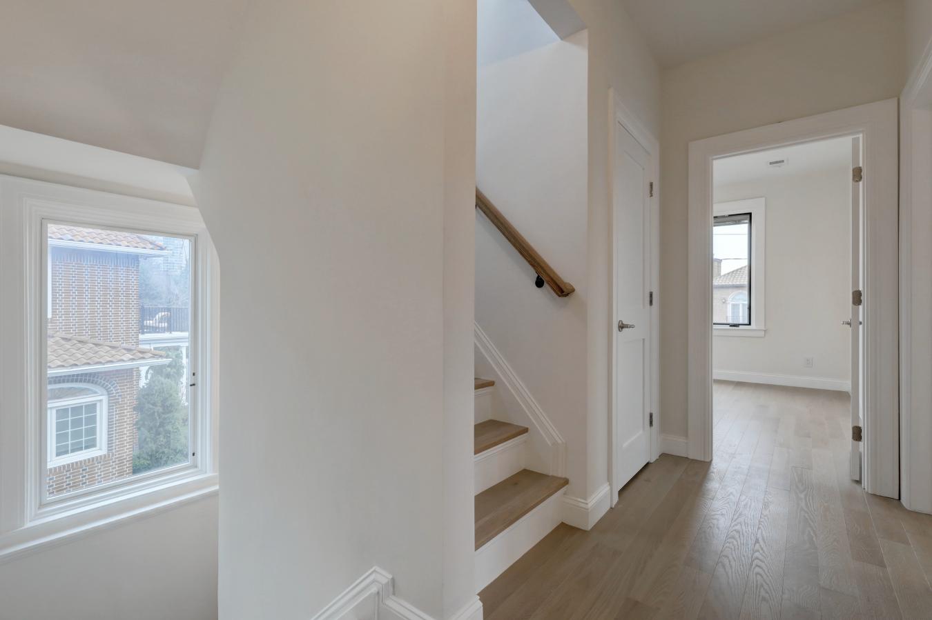 Fort Lee, New Jersey, 07024, United States, 5 Bedrooms Bedrooms, ,2 BathroomsBathrooms,Residential,For Sale,1772593