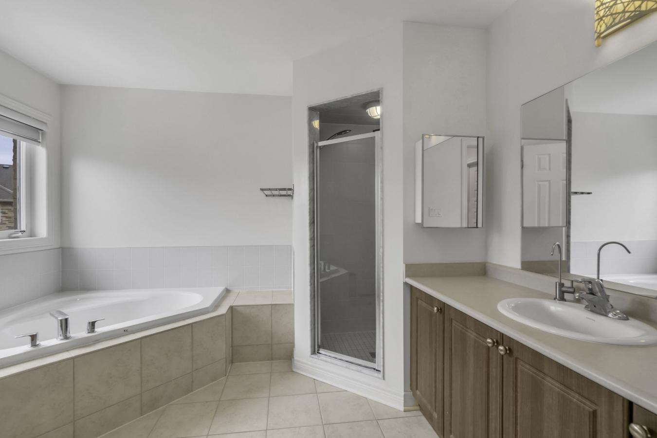 Whitchurch-Stouffville, ON, L4A4N7, Canada, 4 Bedrooms Bedrooms, ,5 BathroomsBathrooms,Residential,For Sale,1773077