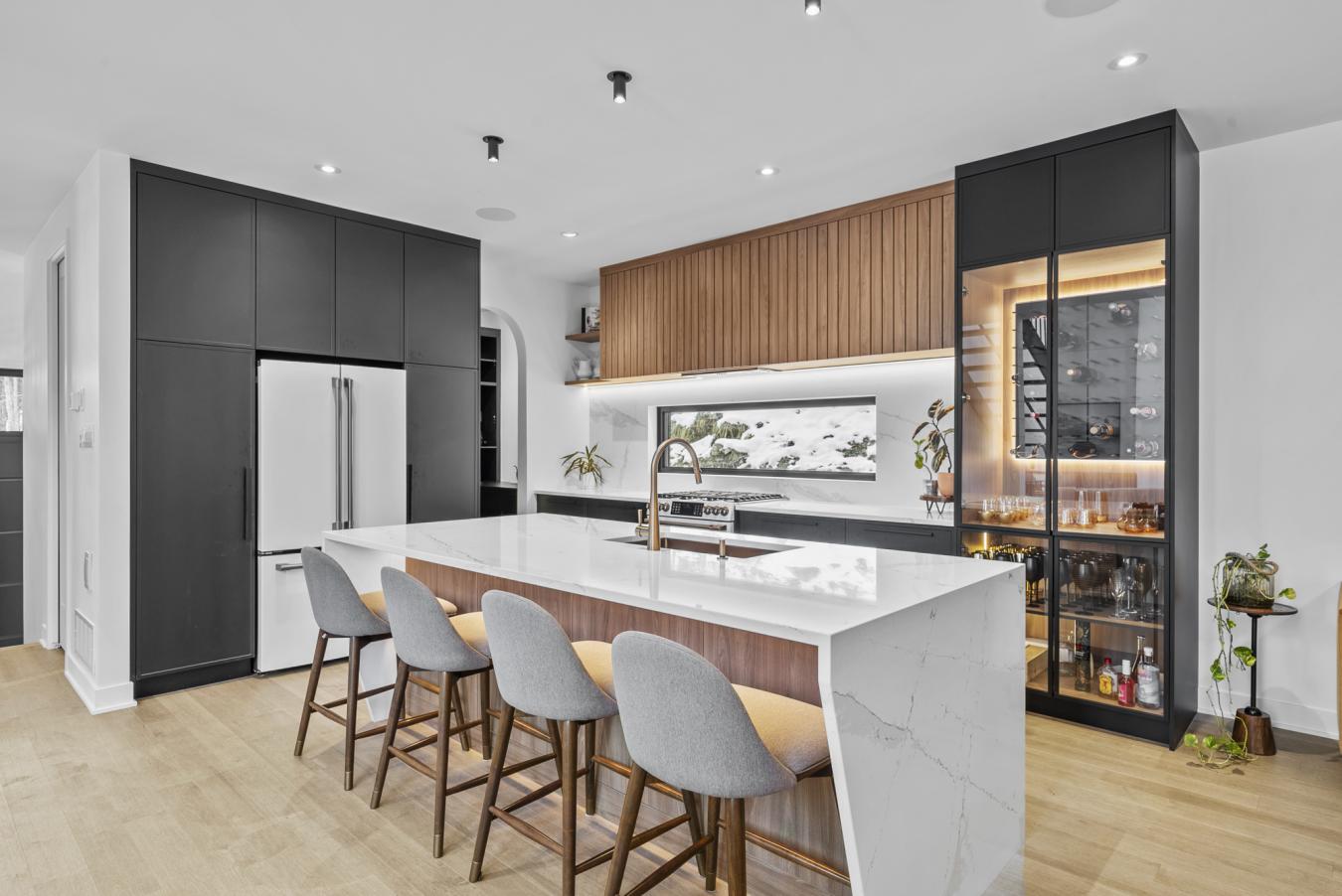 AUSTIN, QC, J0B1B0, Canada, 4 Bedrooms Bedrooms, ,3 BathroomsBathrooms,Residential,For Sale,1773074