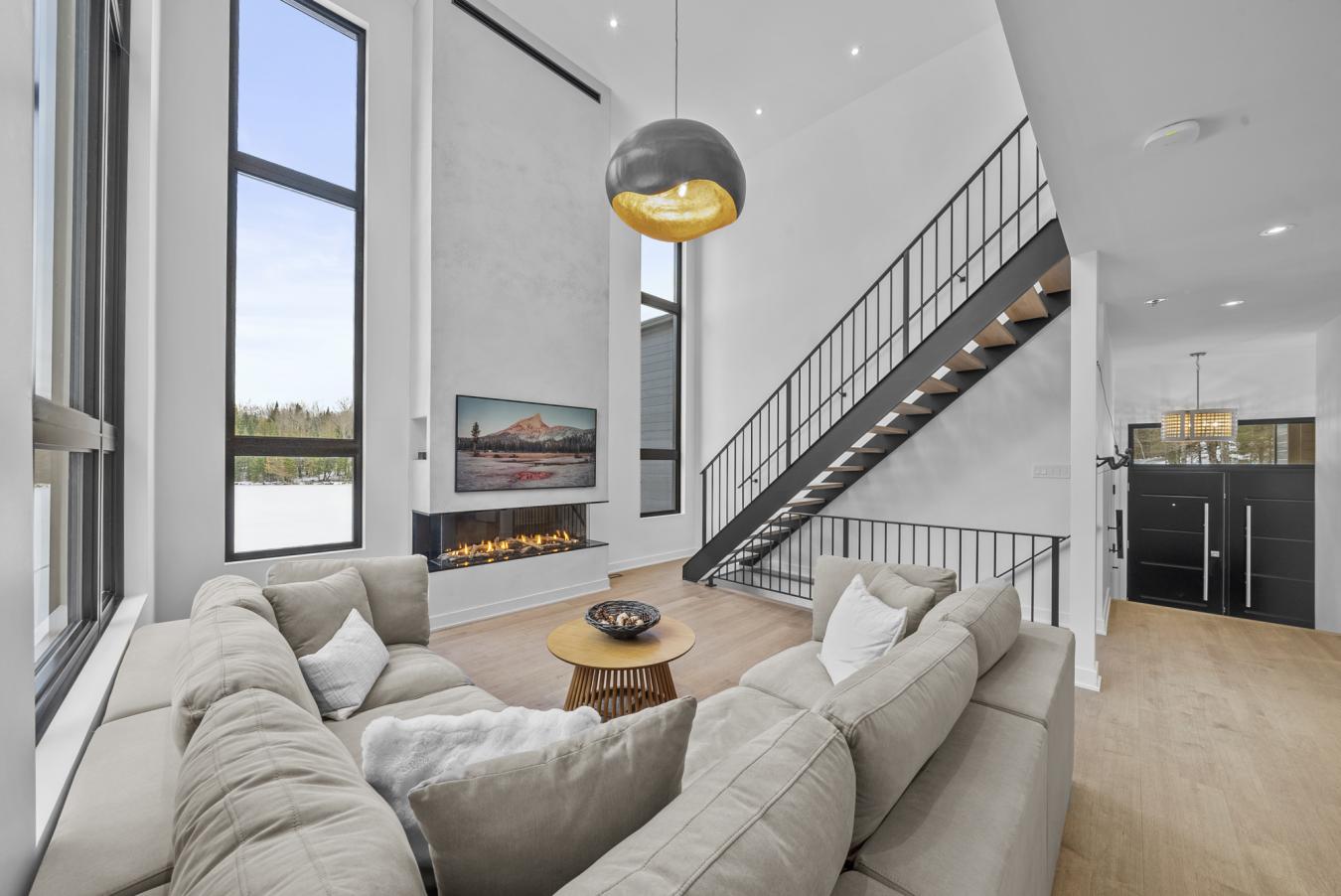 AUSTIN, QC, J0B1B0, Canada, 4 Bedrooms Bedrooms, ,3 BathroomsBathrooms,Residential,For Sale,1773074