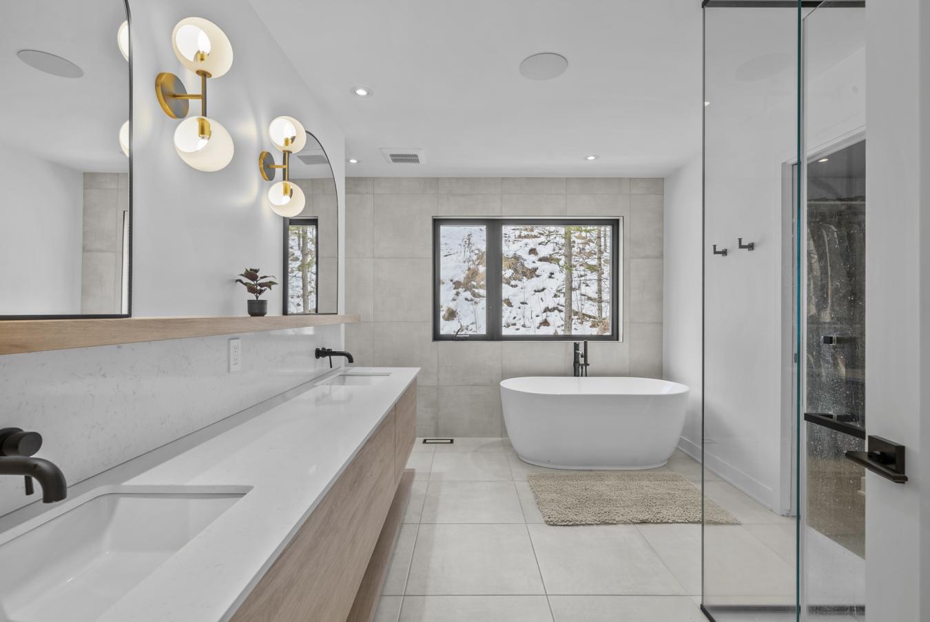 AUSTIN, QC, J0B1B0, Canada, 4 Bedrooms Bedrooms, ,3 BathroomsBathrooms,Residential,For Sale,1773074