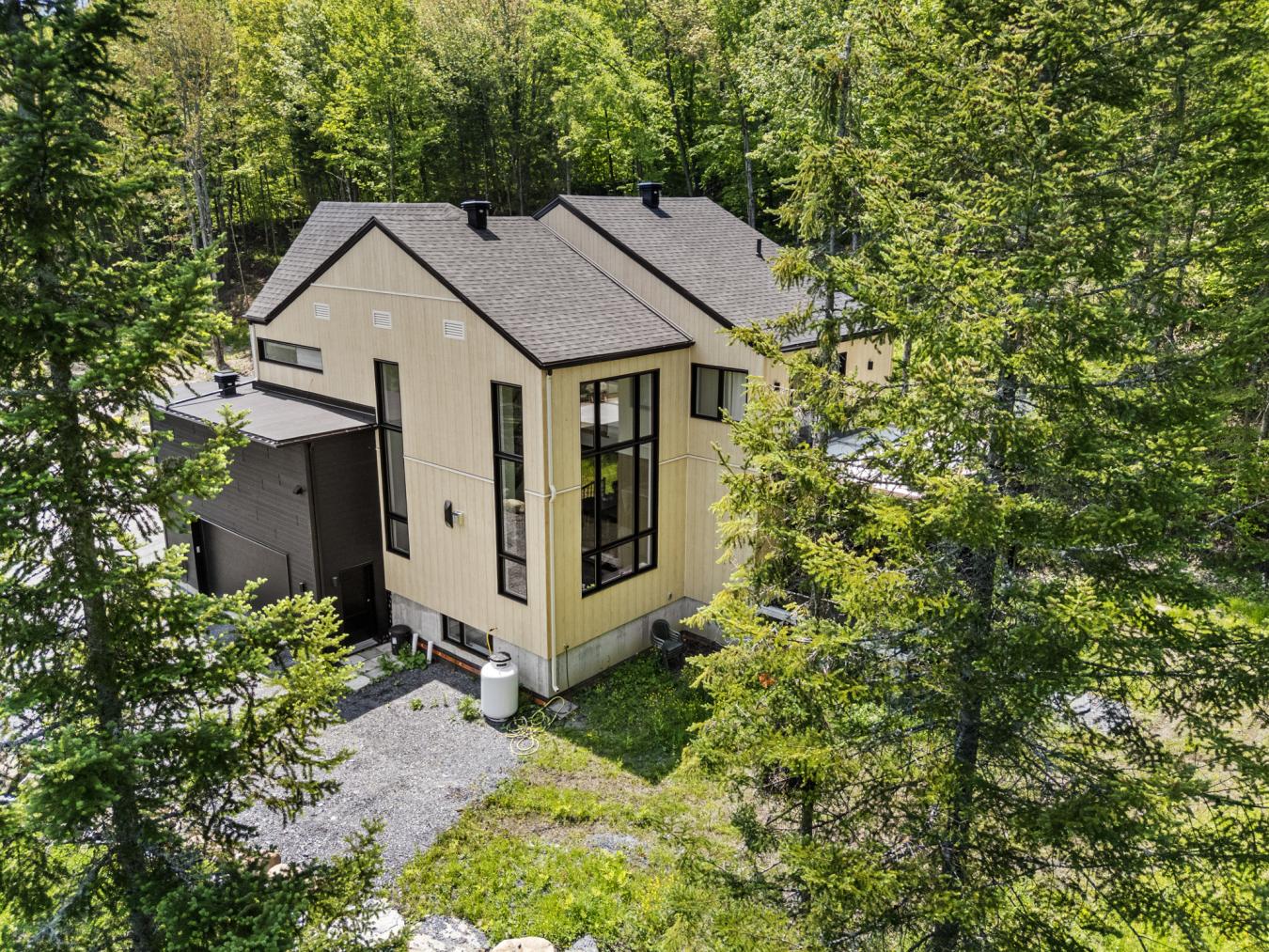 AUSTIN, QC, J0B1B0, Canada, 4 Bedrooms Bedrooms, ,3 BathroomsBathrooms,Residential,For Sale,1773074