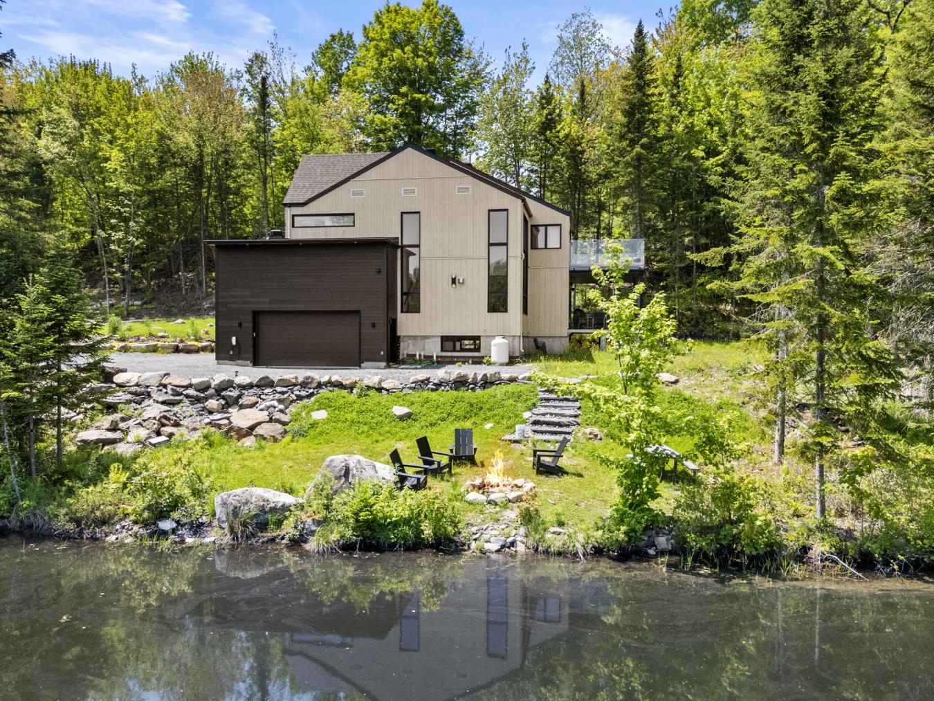 AUSTIN, QC, J0B1B0, Canada, 4 Bedrooms Bedrooms, ,3 BathroomsBathrooms,Residential,For Sale,1773074