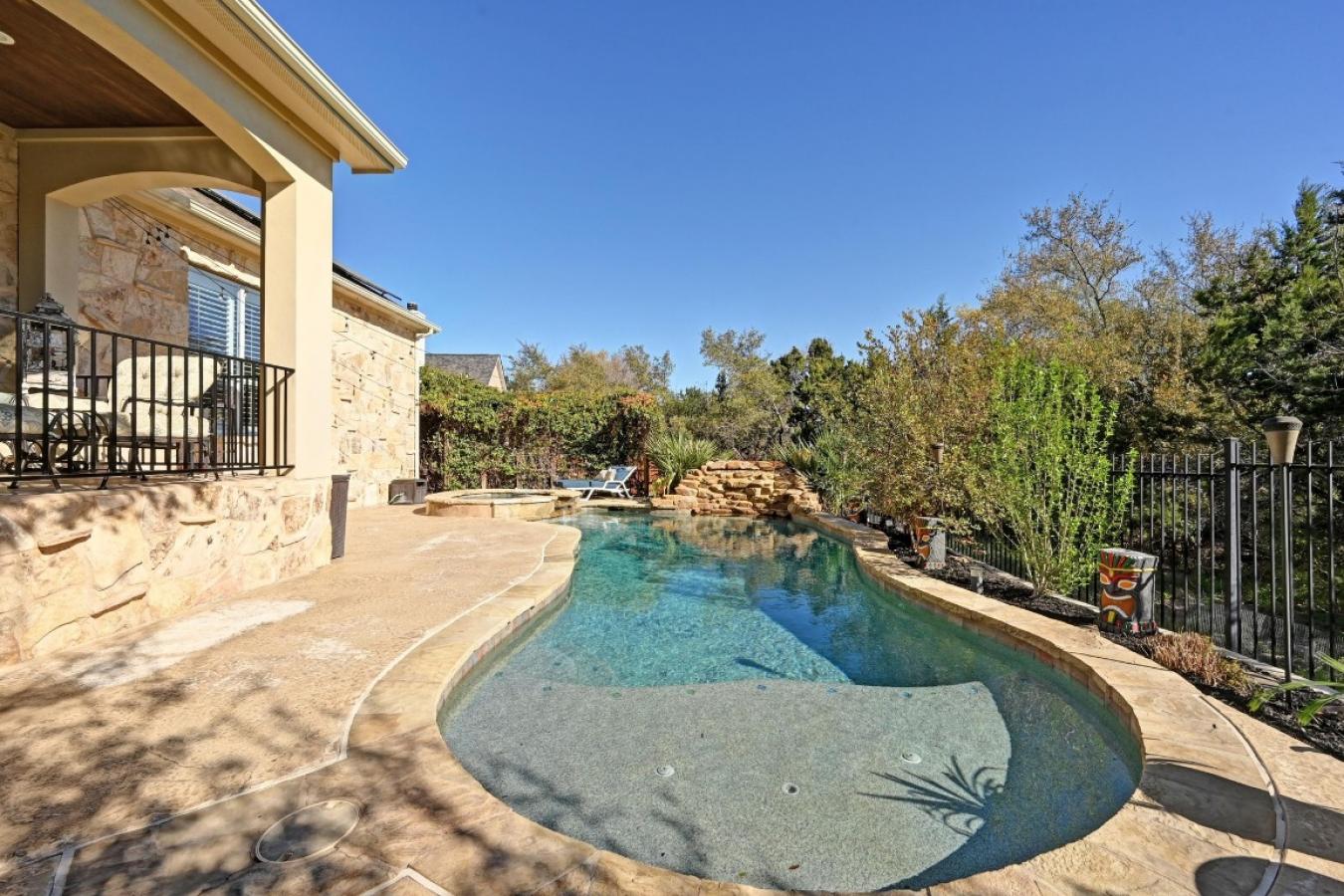 Austin, Texas, 78732, United States, 5 Bedrooms Bedrooms, ,4 BathroomsBathrooms,Residential,For Sale,1773070
