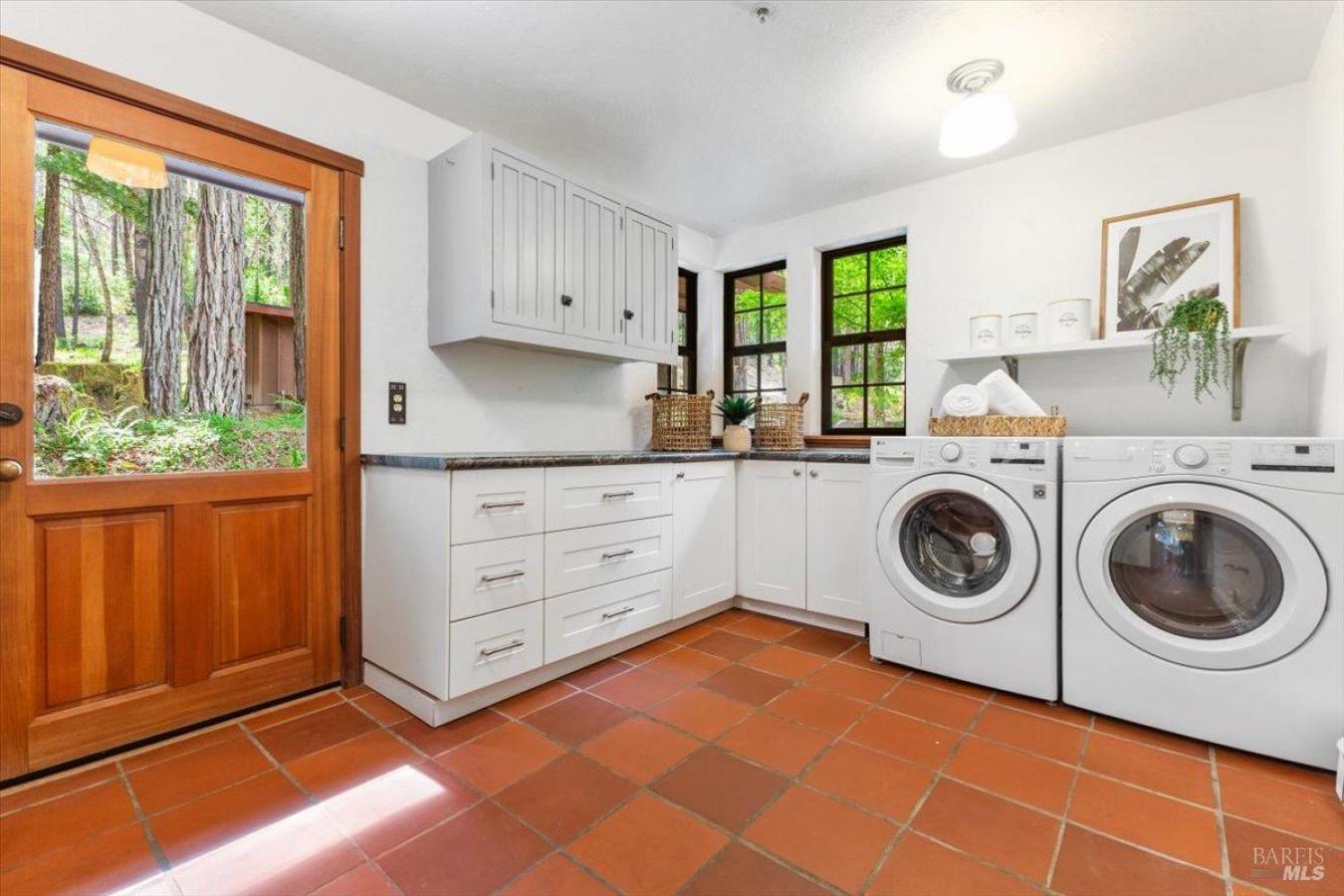 Healdsburg, California, 95448, United States, 4 Bedrooms Bedrooms, ,3 BathroomsBathrooms,Residential,For Sale,1773063