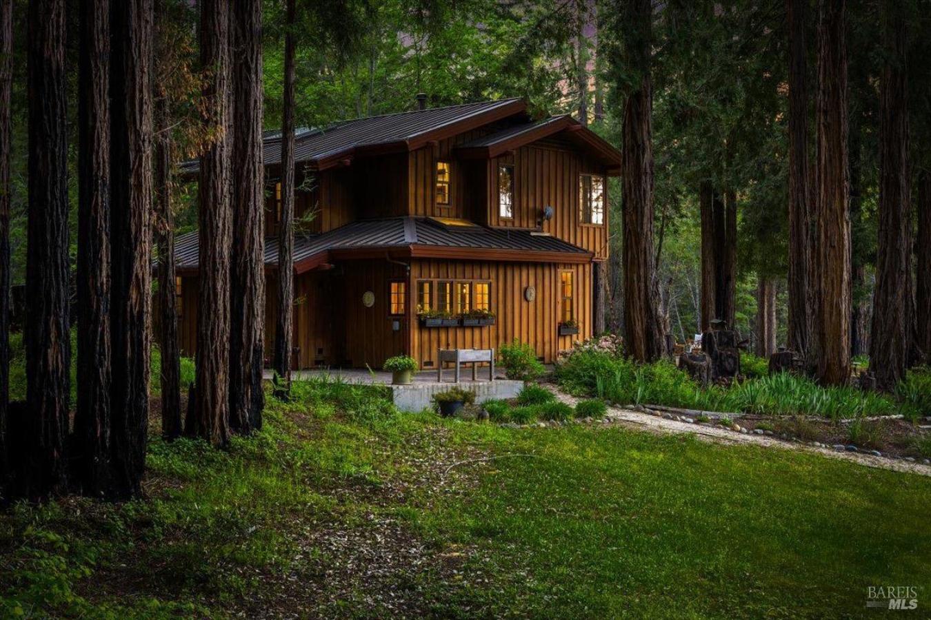 Healdsburg, California, 95448, United States, 4 Bedrooms Bedrooms, ,3 BathroomsBathrooms,Residential,For Sale,1773063