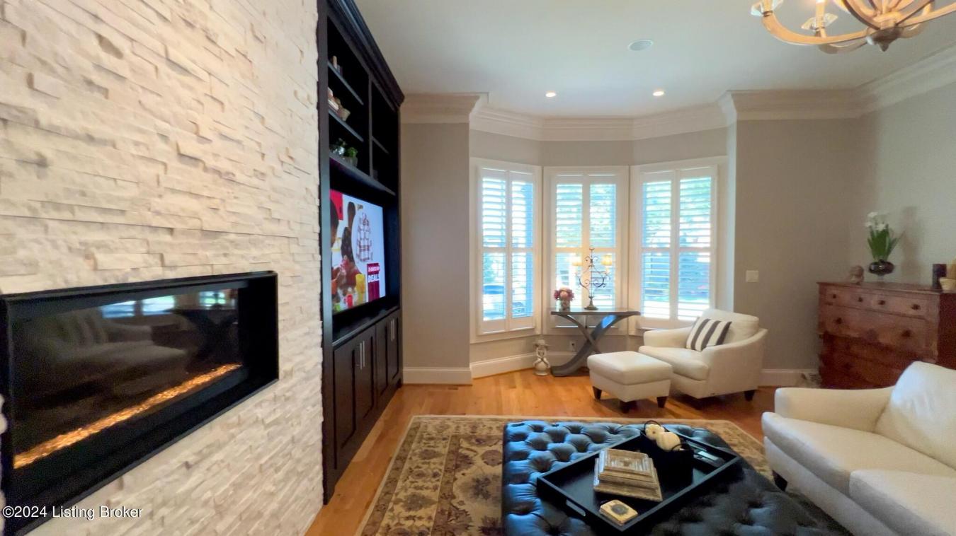 Louisville, Kentucky, 40299, United States, 7 Bedrooms Bedrooms, ,5 BathroomsBathrooms,Residential,For Sale,1773062