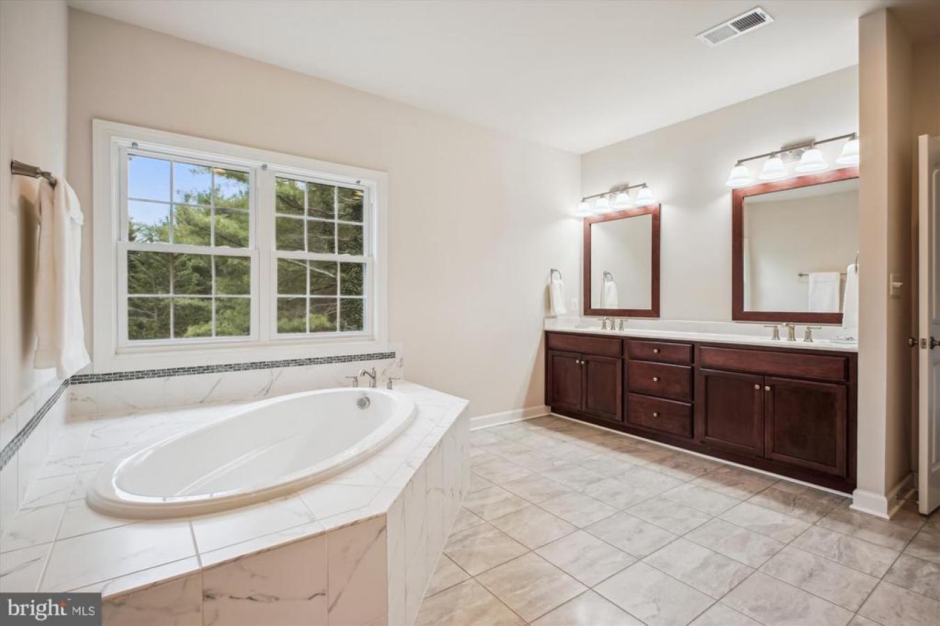 Great Falls, Virginia, 22066, United States, 4 Bedrooms Bedrooms, ,4 BathroomsBathrooms,Residential,For Sale,1773057