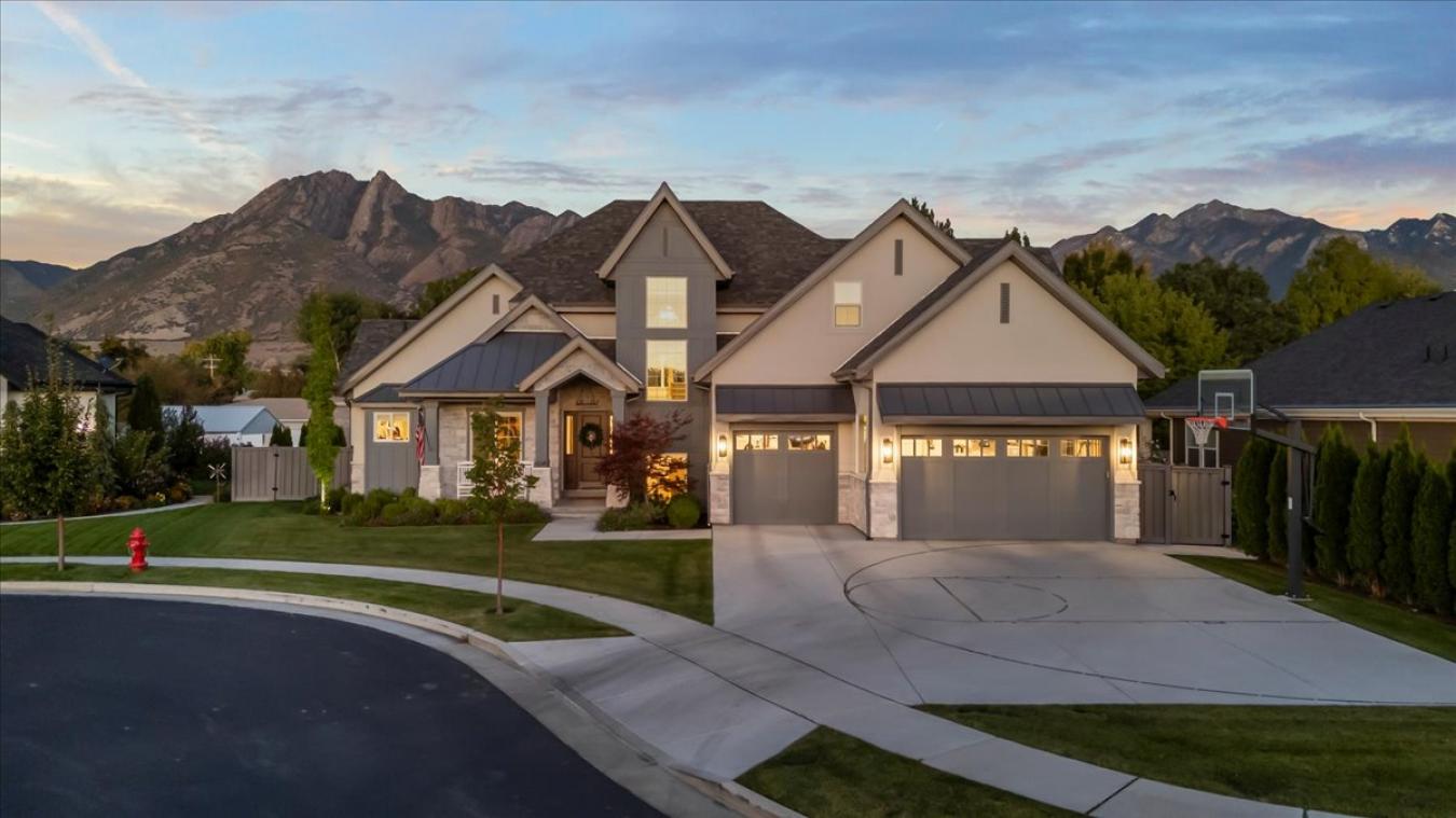 Murray, Utah, 84121, United States, 5 Bedrooms Bedrooms, ,5 BathroomsBathrooms,Residential,For Sale,1773053