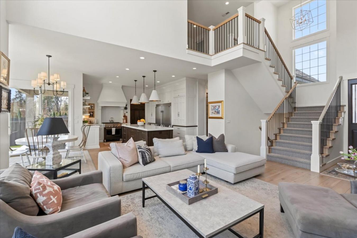 Murray, Utah, 84121, United States, 5 Bedrooms Bedrooms, ,5 BathroomsBathrooms,Residential,For Sale,1773053