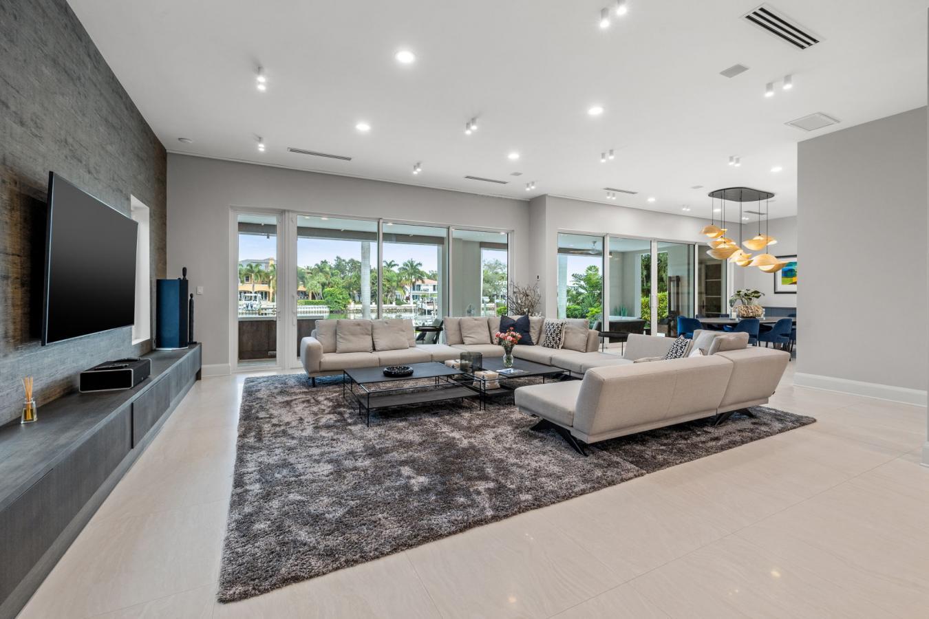 Saint Petersburg, Florida, 33704, United States, 5 Bedrooms Bedrooms, ,5 BathroomsBathrooms,Residential,For Sale,1772585