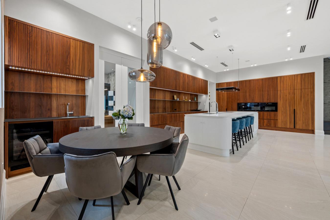 Saint Petersburg, Florida, 33704, United States, 5 Bedrooms Bedrooms, ,5 BathroomsBathrooms,Residential,For Sale,1772585
