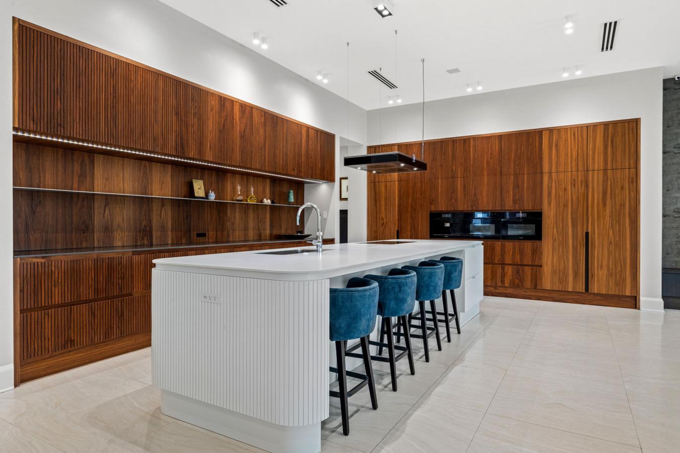 Saint Petersburg, Florida, 33704, United States, 5 Bedrooms Bedrooms, ,5 BathroomsBathrooms,Residential,For Sale,1772585
