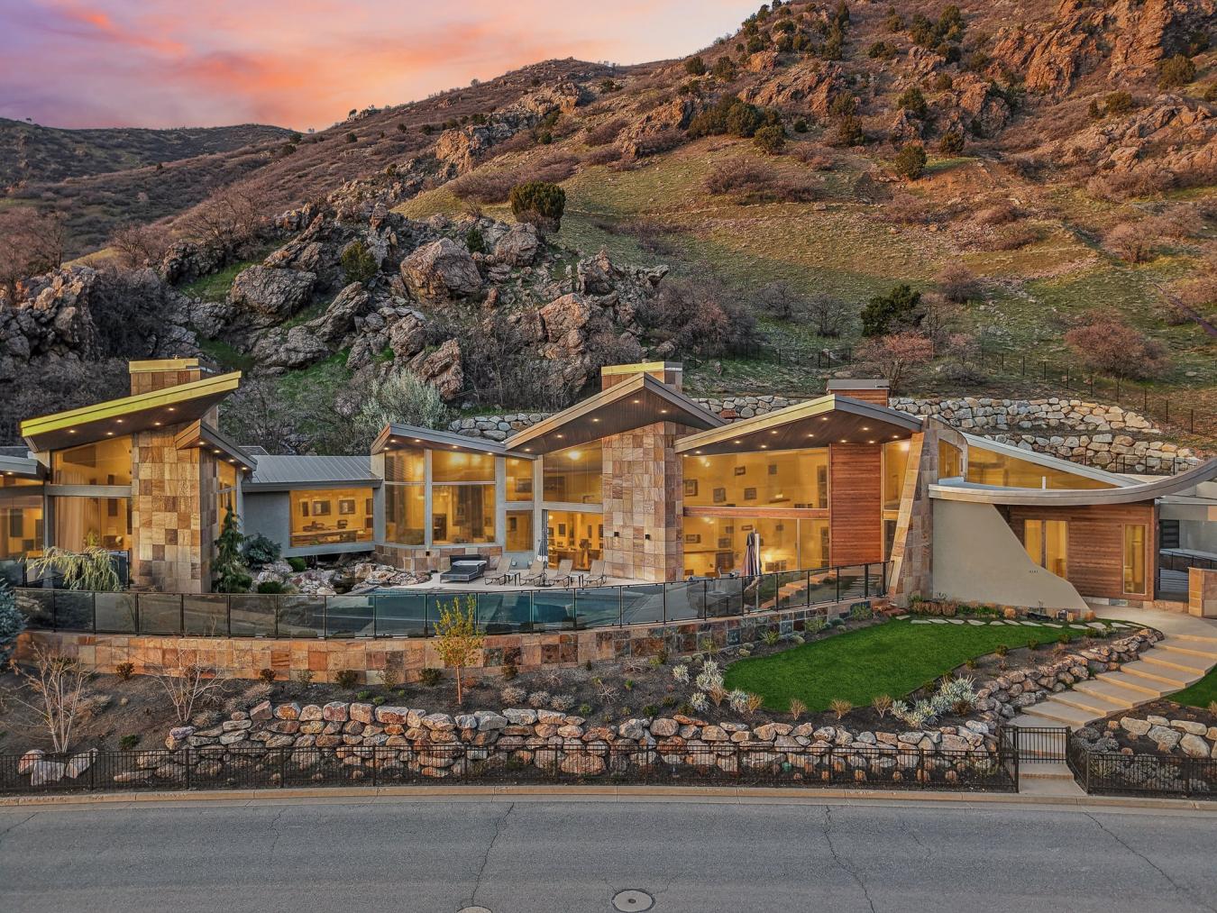 Cottonwood Heights, Utah, 84121, United States, 5 Bedrooms Bedrooms, ,6 BathroomsBathrooms,Residential,For Sale,1773440
