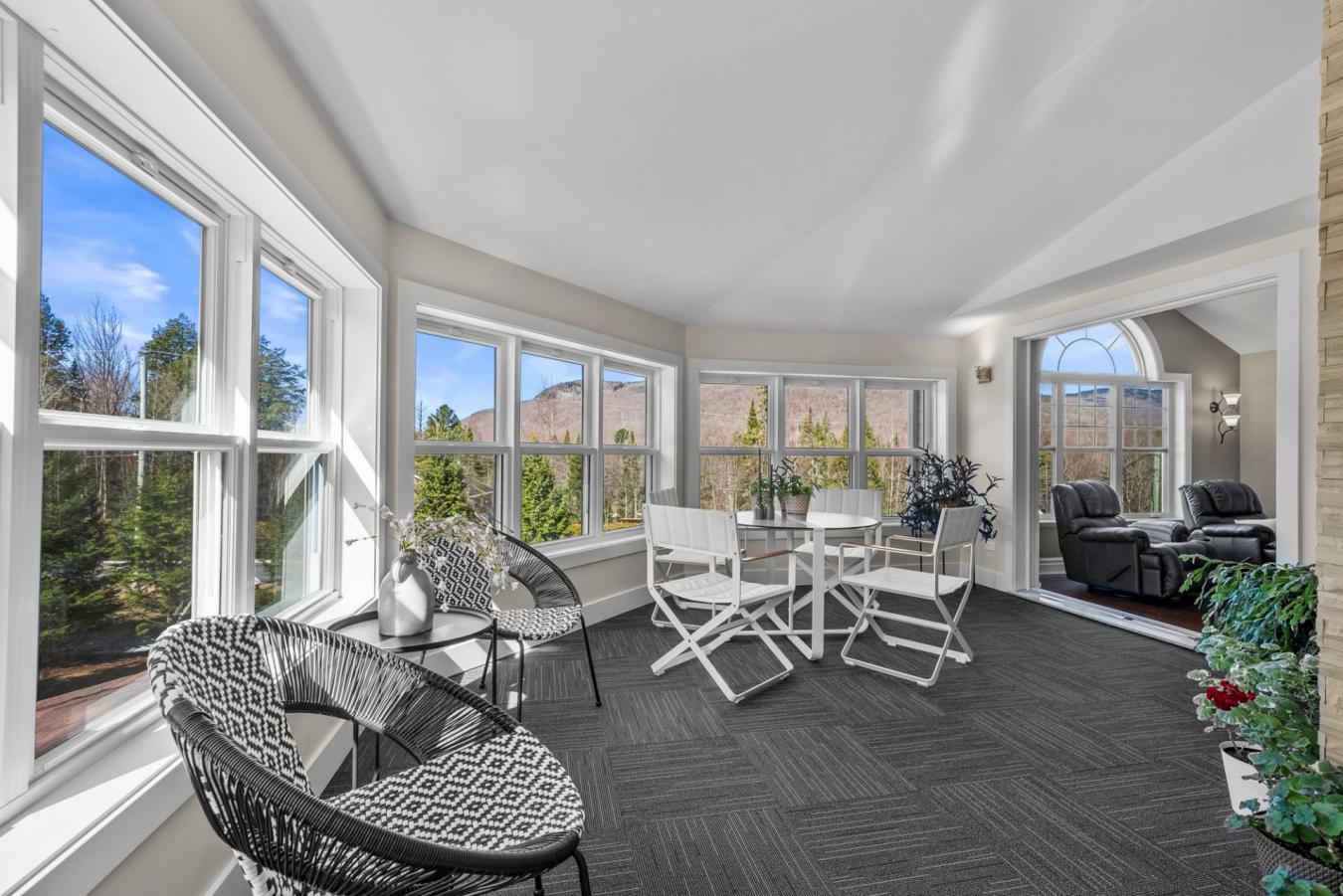 Magog, QC, J1X 0K4, Canada, 3 Bedrooms Bedrooms, ,3 BathroomsBathrooms,Residential,For Sale,1778632