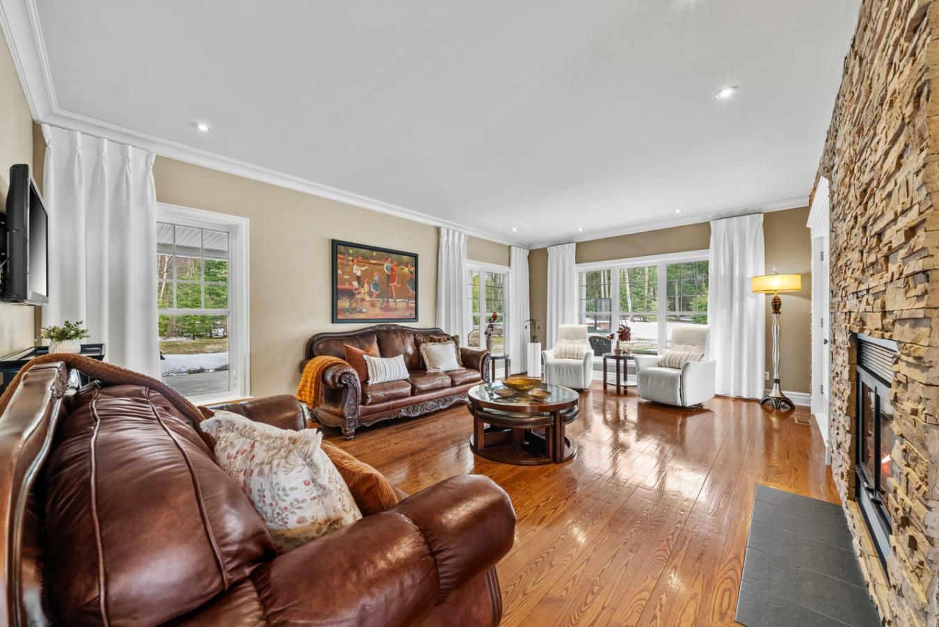 Magog, QC, J1X 0K4, Canada, 3 Bedrooms Bedrooms, ,3 BathroomsBathrooms,Residential,For Sale,1778632