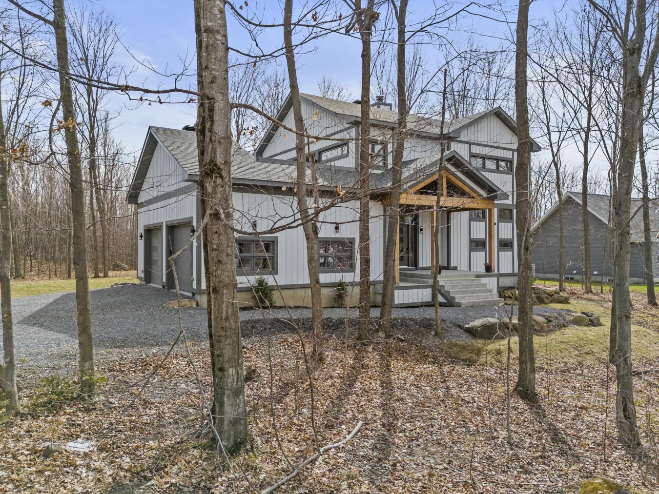 Sainte-Cécile-De-Milton, QC, J0E 2C0, Canada, 3 Bedrooms Bedrooms, ,2 BathroomsBathrooms,Residential,For Sale,1780082