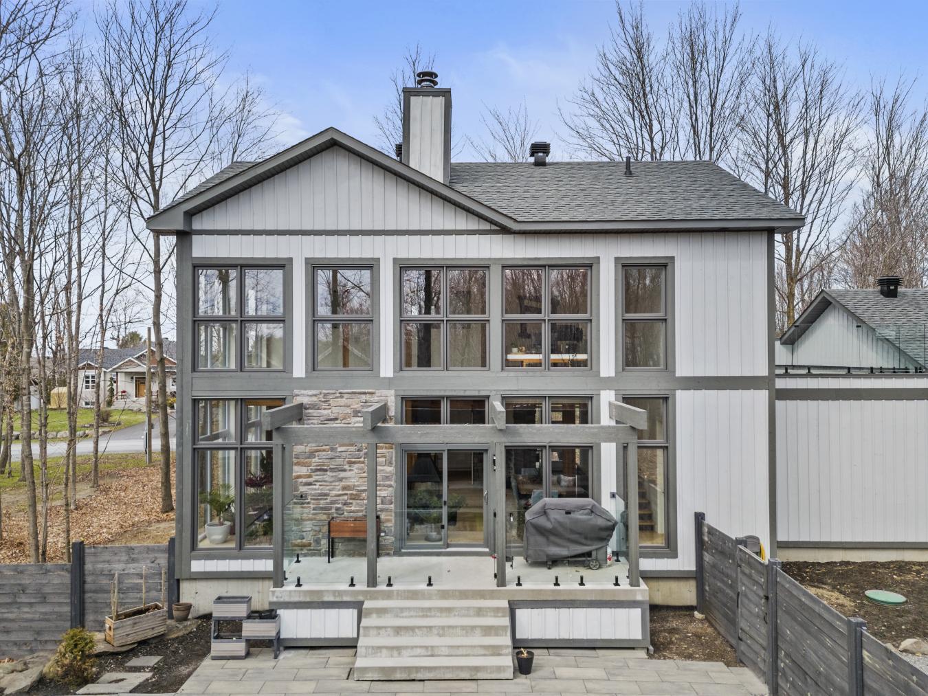 Sainte-Cécile-De-Milton, QC, J0E 2C0, Canada, 3 Bedrooms Bedrooms, ,2 BathroomsBathrooms,Residential,For Sale,1780082