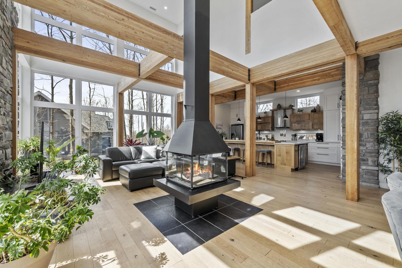 Sainte-Cécile-De-Milton, QC, J0E 2C0, Canada, 3 Bedrooms Bedrooms, ,2 BathroomsBathrooms,Residential,For Sale,1780082