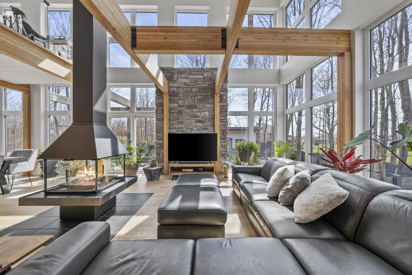 Sainte-Cécile-De-Milton, QC, J0E 2C0, Canada, 3 Bedrooms Bedrooms, ,2 BathroomsBathrooms,Residential,For Sale,1780082