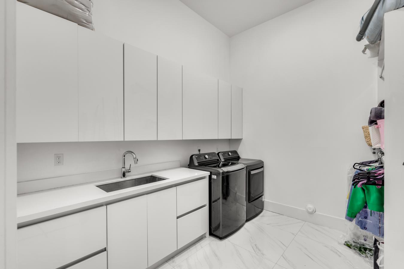 Miami, Florida, 33176, United States, 6 Bedrooms Bedrooms, ,7 BathroomsBathrooms,Residential,For Sale,1780078