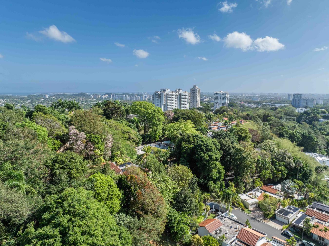 Guaynabo, Puerto Rico, 6 Bedrooms Bedrooms, ,5 BathroomsBathrooms,Residential,For Sale,1780058