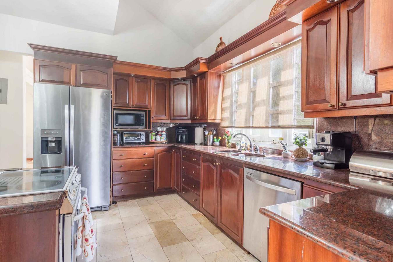 Guaynabo, Puerto Rico, 6 Bedrooms Bedrooms, ,5 BathroomsBathrooms,Residential,For Sale,1780058