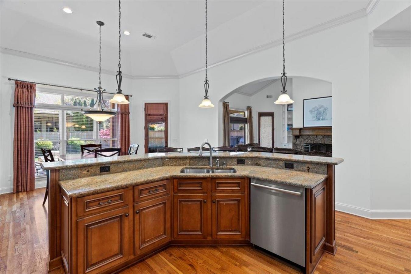 Germantown, Tennessee, 38139, United States, 4 Bedrooms Bedrooms, ,3 BathroomsBathrooms,Residential,For Sale,1780056