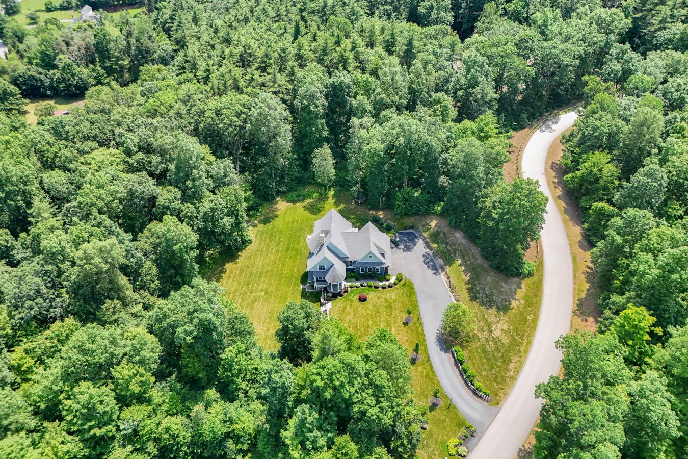 Hollis, New Hampshire, 03049, United States, 5 Bedrooms Bedrooms, ,4 BathroomsBathrooms,Residential,For Sale,1780052