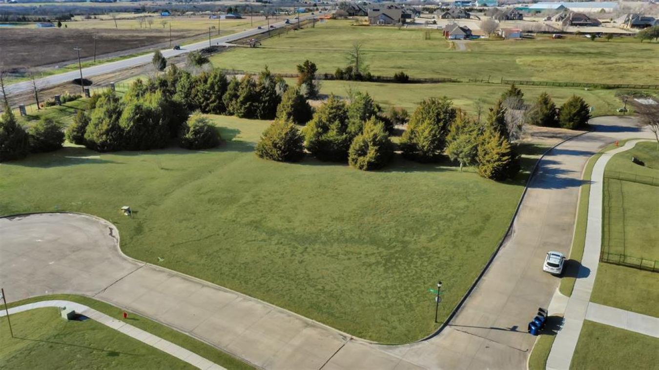 CORNER LOT! Option to build your dream home at a discount through the – image 3