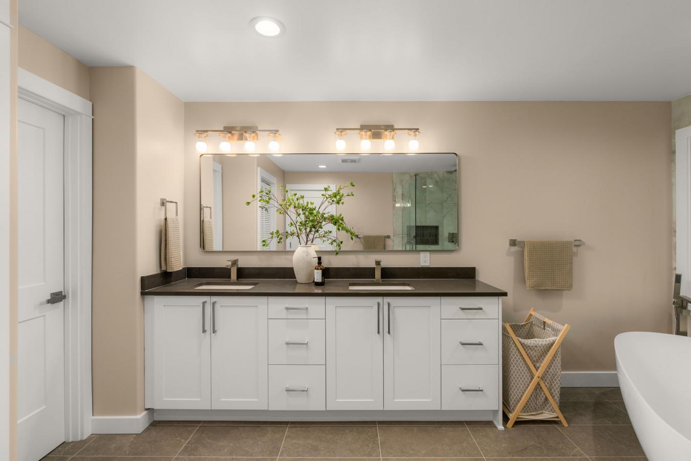 Sammamish, Washington, 98075, United States, 6 Bedrooms Bedrooms, ,3 BathroomsBathrooms,Residential,For Sale,1781686